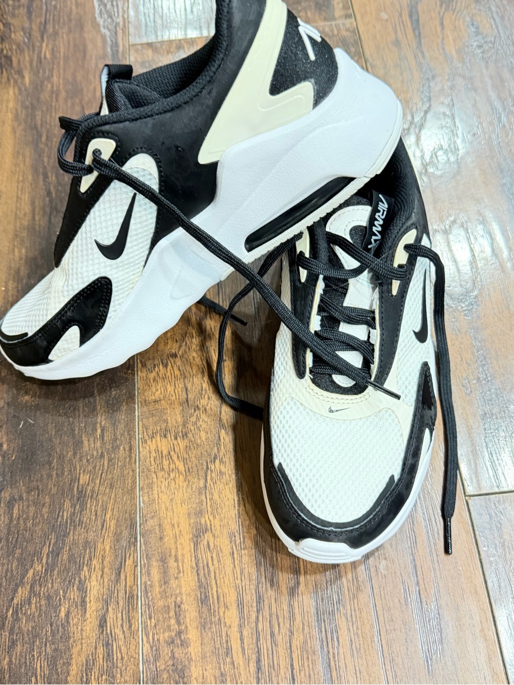 Nike Black and White Women's Chunky Sneaker